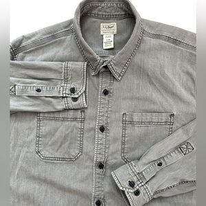 L.L. Bean Men’s Double Pocket Long Sleeve Button Down Shirt Gray/Black Buttons
